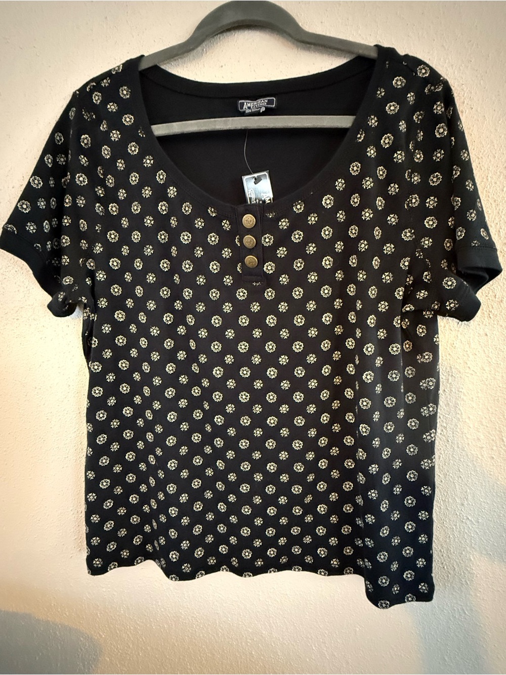 XL American Living Black Short-Sleeve Henley Top with white Print
